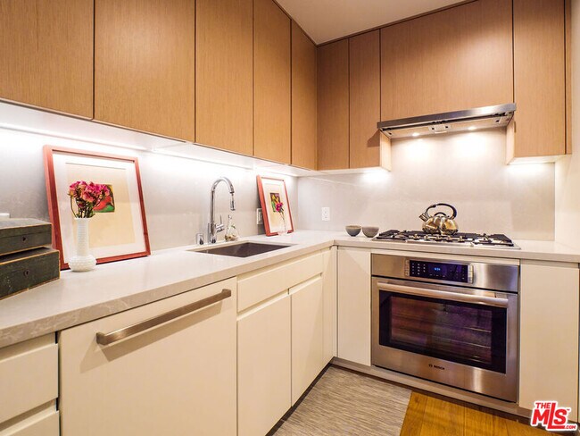 Building Photo - 877 Francisco St