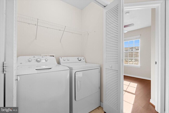 Foto del edificio - 4382 Daisy Reid Ave