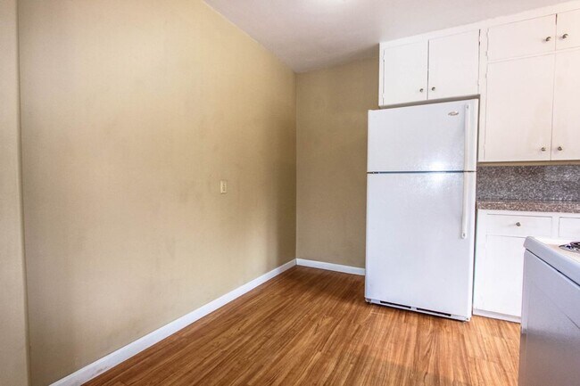 Building Photo - 543 Glenwood