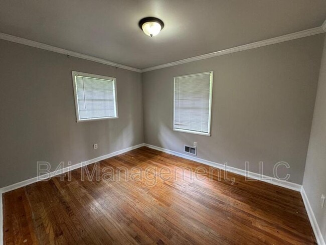 Building Photo - 454 Clara Dr