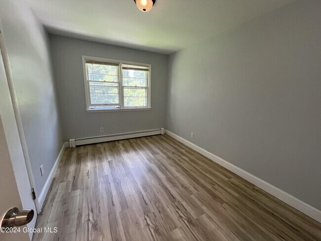 Foto del edificio - 86 Hackett Blvd