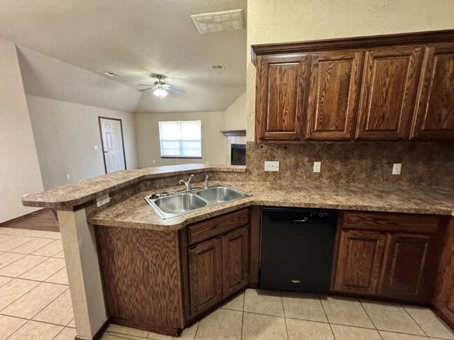 Building Photo - 15012 Kyle Dr
