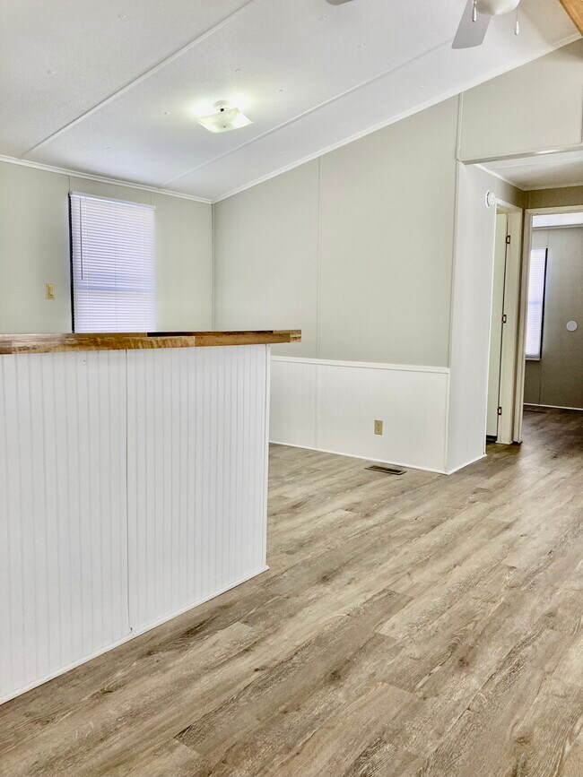 Foto del edificio - 870 Tower Rd SE