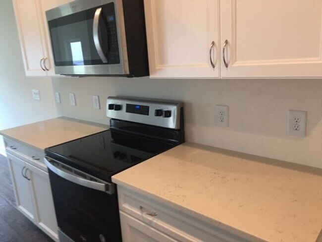 Foto del edificio - Great Location, corner lot and fenced back...