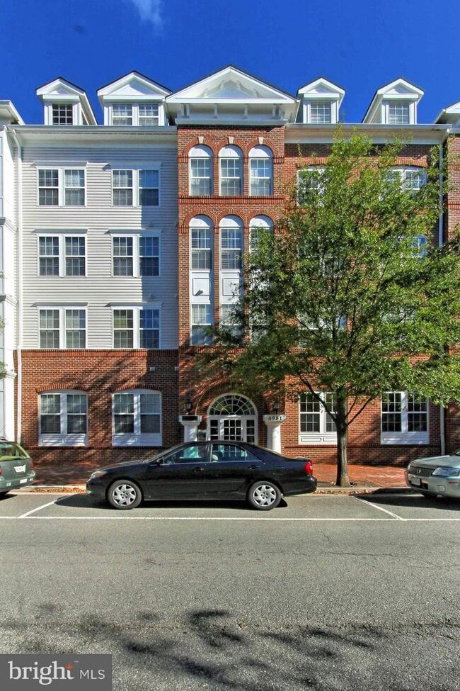 Building Photo - 4951 Brenman Park Dr