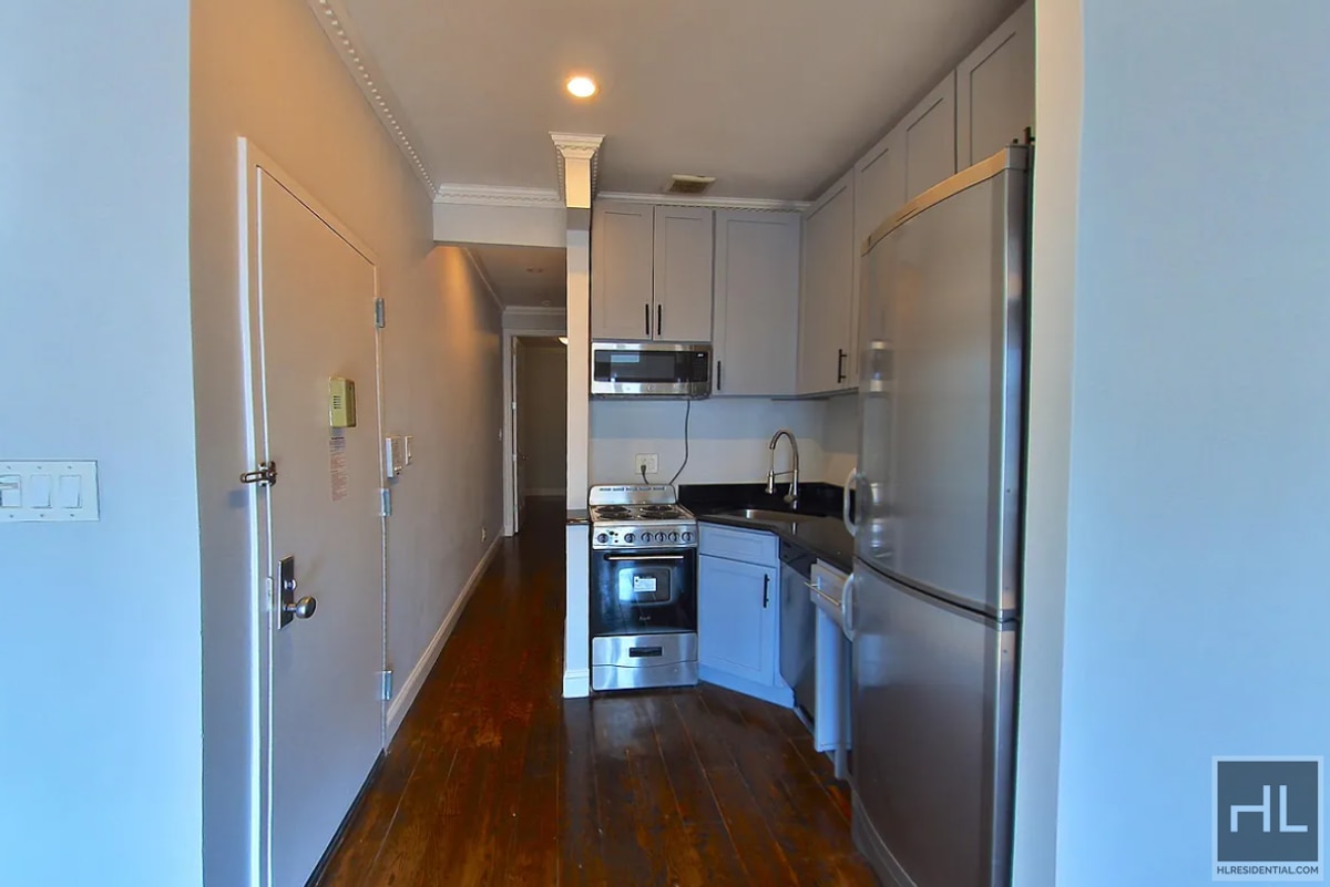 Primary Photo - 10 AVENUE
