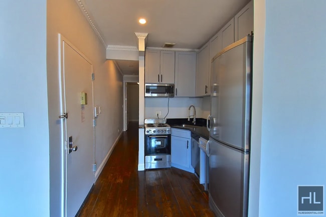 Building Photo - AMAZING TWO BEDROOM APARTMENT!! AMAZING DE...
