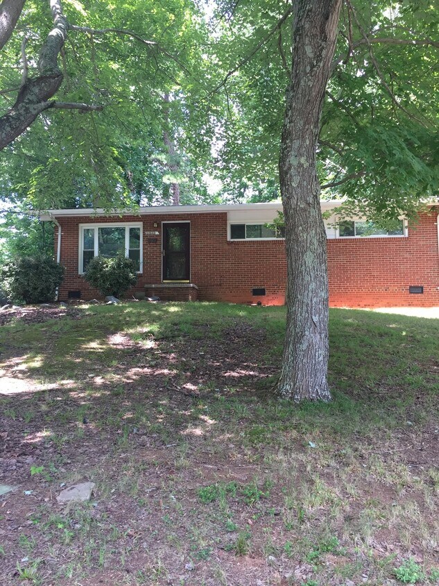 Primary Photo - Single level, 3 bedroom home available Nea...
