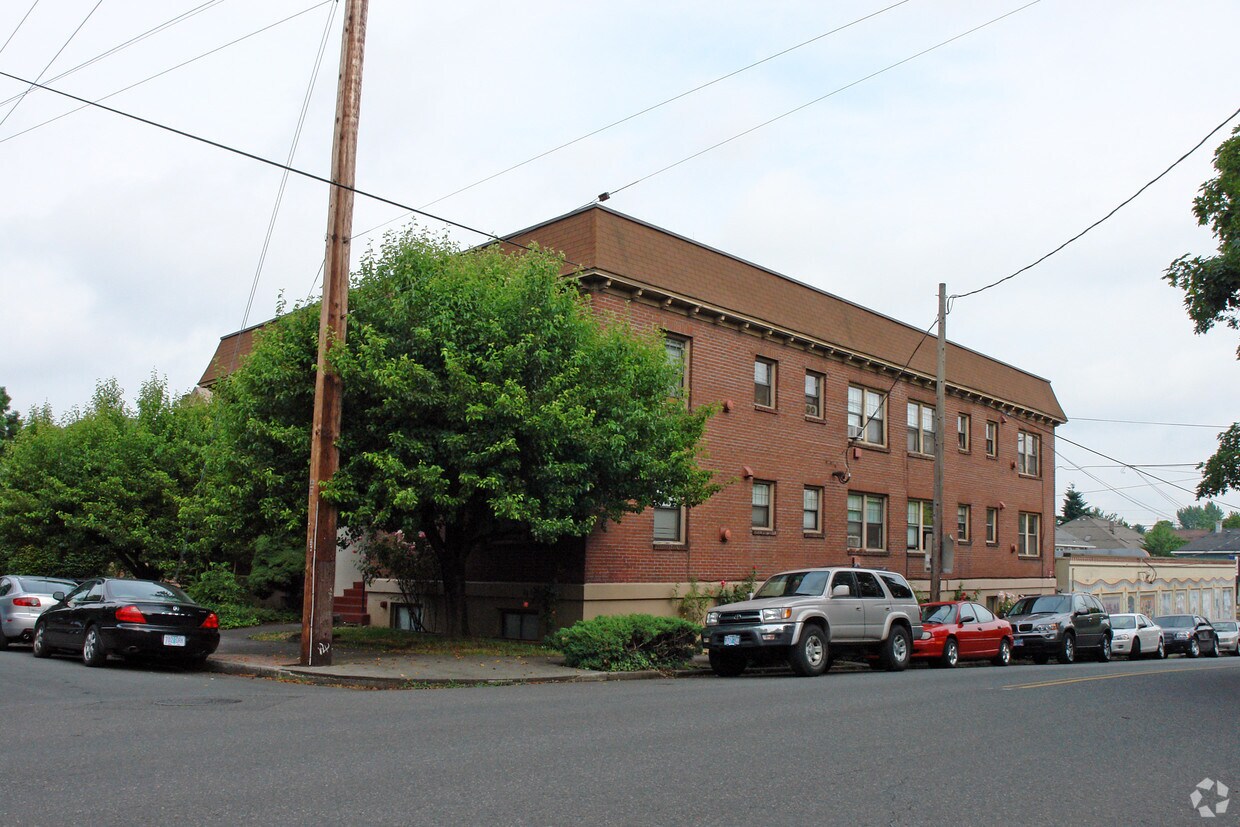 Building Photo - 2949 SE Yamhill St