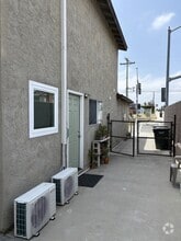 Building Photo - 2415 E 20th St