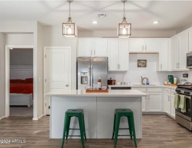 Building Photo - 985 E White Wing Dr