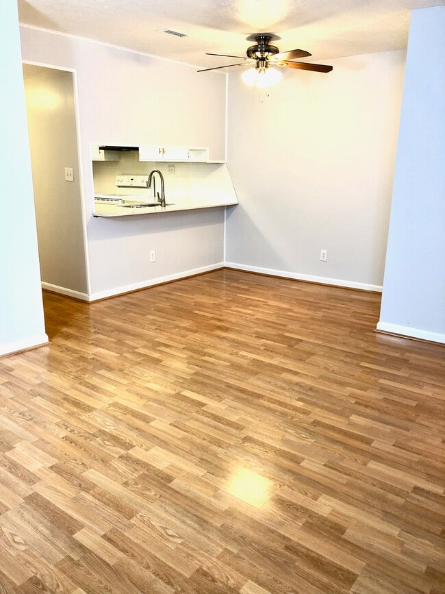 124 S Sherrin Ave Unit 12, Saint Matthews, KY 40207 Condo for Rent in