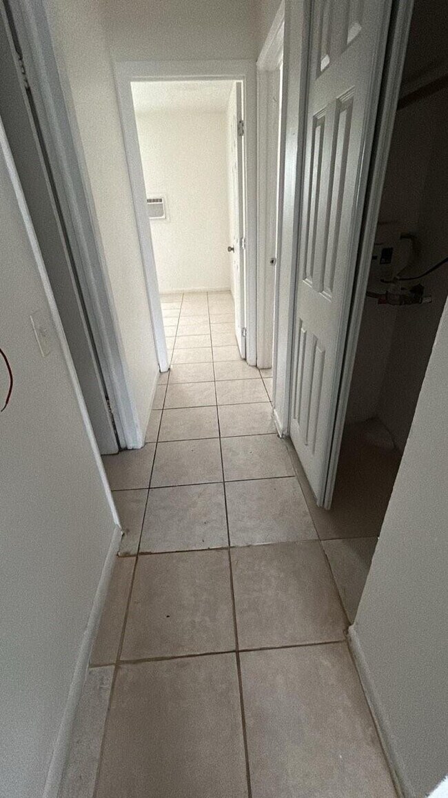 Foto del edificio - 2245 Madison St