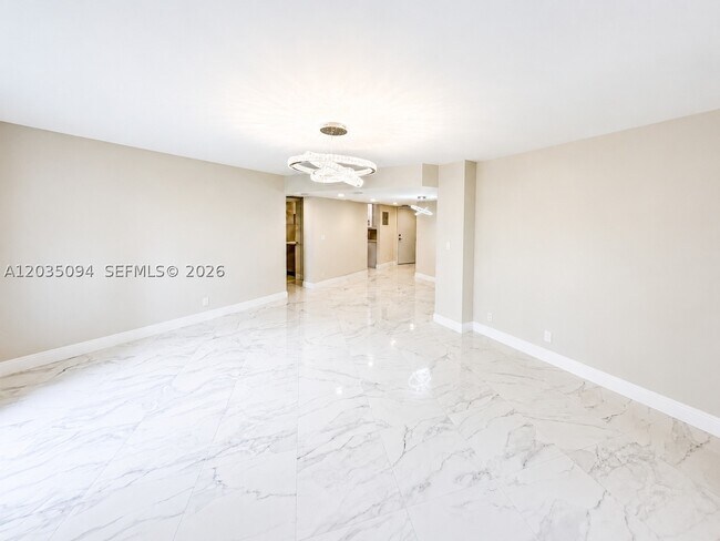 Building Photo - 3301 N Country Club Dr