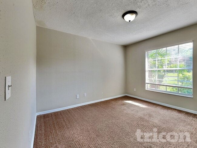 Building Photo - 1807 Waterman Dr