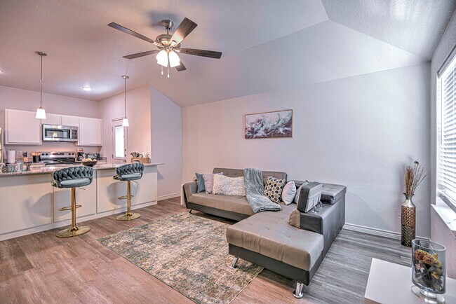 Foto del edificio - 5812 McGregor Loop