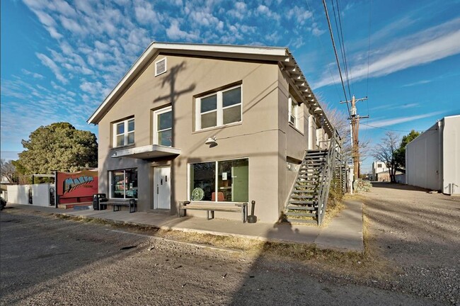 Foto del edificio - 120 N Austin St