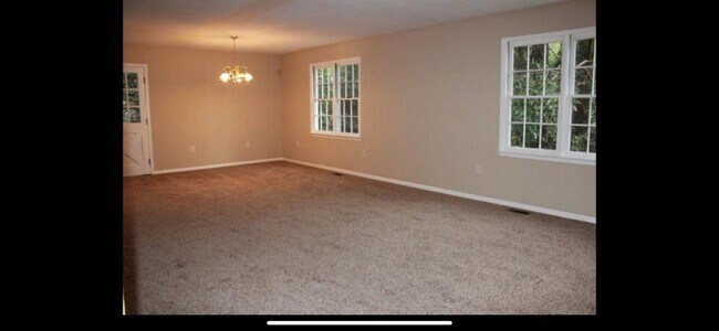 Building Photo - 1480 Forest Hill Dr.