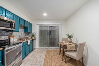Building Photo - 5107 N 28th Dr