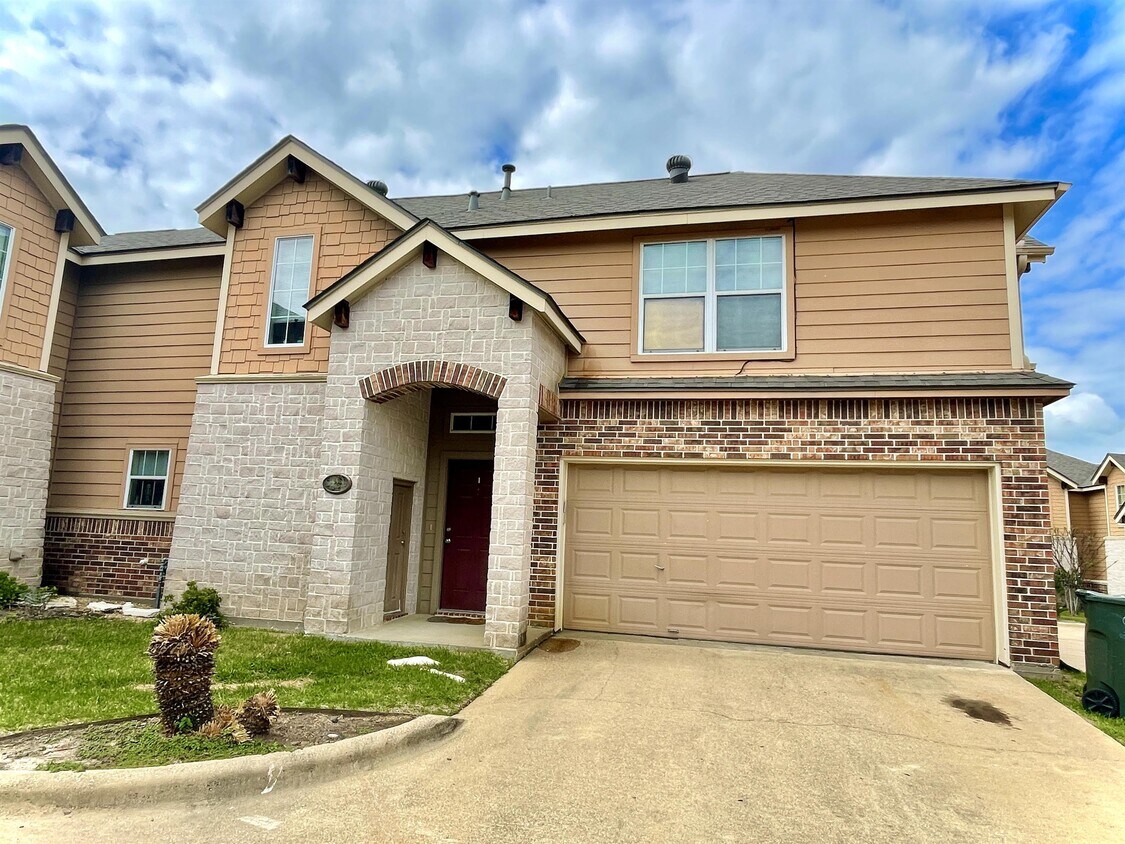 Foto principal - 1812 W Villa Maria Rd
