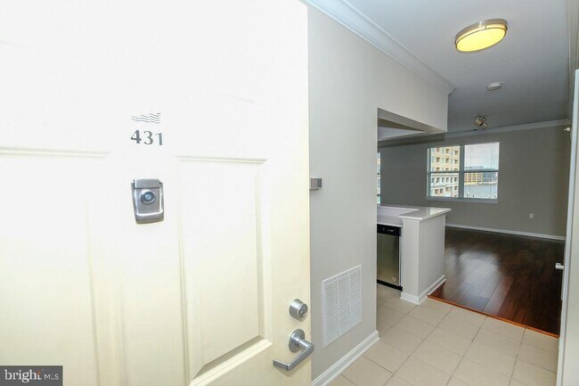Building Photo - 23 Pierside Dr