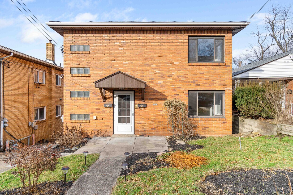 True Two Unit Apartment - 6569 Rosemoor St
