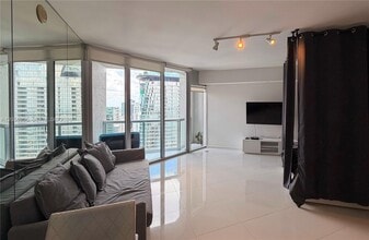 Building Photo - 475 Brickell Ave