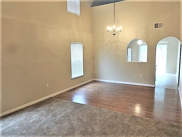Foto del edificio - 6686 Gentle Oaks Dr E