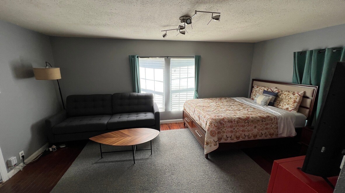 Foto principal - 4325 Coyle St