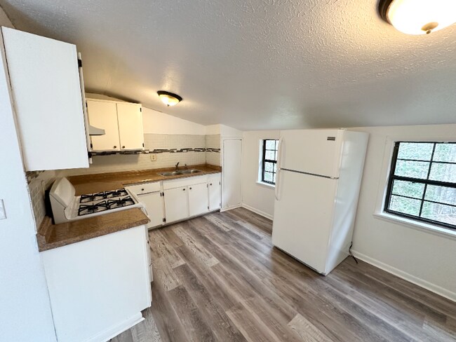 Foto del edificio - 6104 Pisgah Rd SW