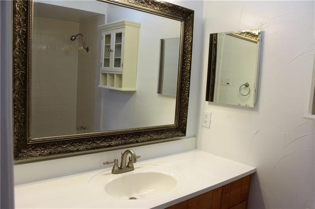 Building Photo - 908 Wateka Way