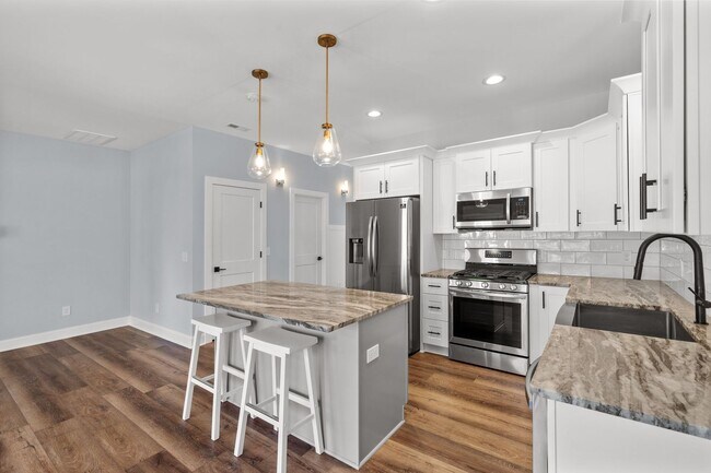 Foto del edificio - Exquisite 3 Bedroom 2 1/2 bath Townhome-Wa...