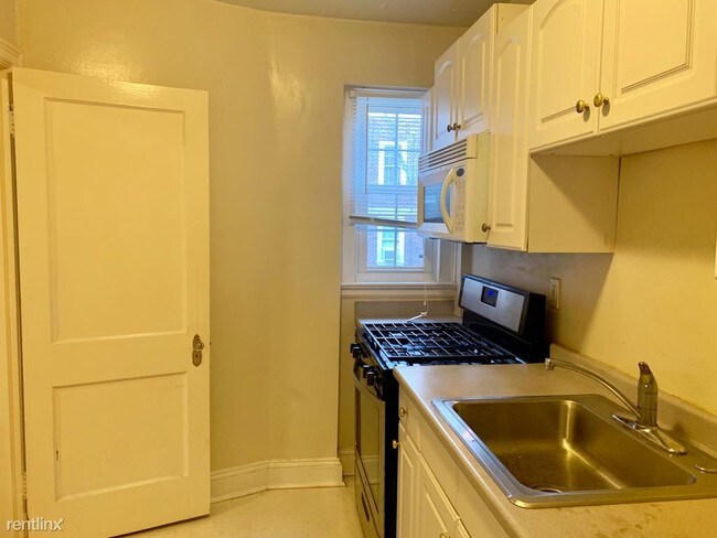Foto del edificio - 2715 Cortland Pl NW