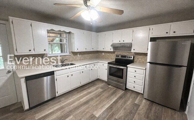 Foto del edificio - 2 Bed/1.5 Bath Townhome with Fenced Yard / Pet-Friendly / Available Now!