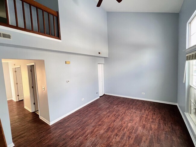 Building Photo - 611 Yale Ln