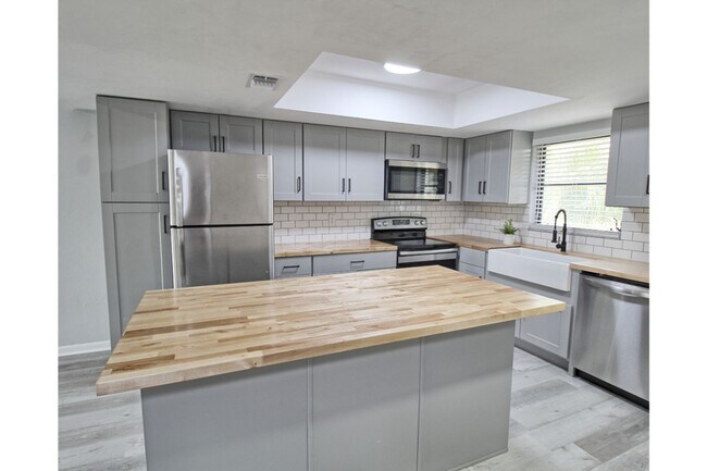 Building Photo - Gorgeous New Remodel! Pine Haven Condo in ...