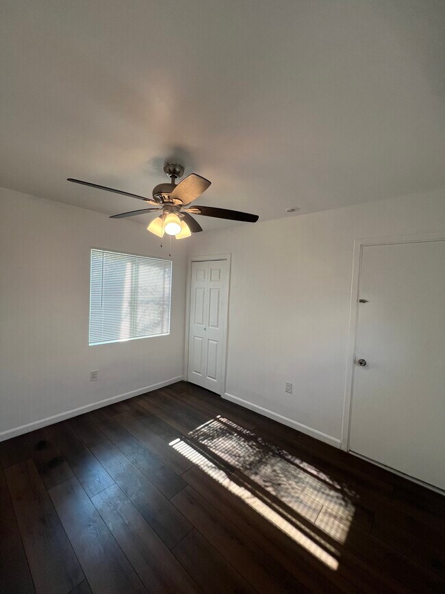 Foto del edificio - 122 E Quintard St