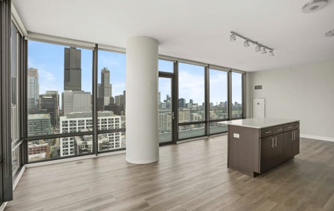 Photo - 711 W Adams St (Chicago, IL) Apartment