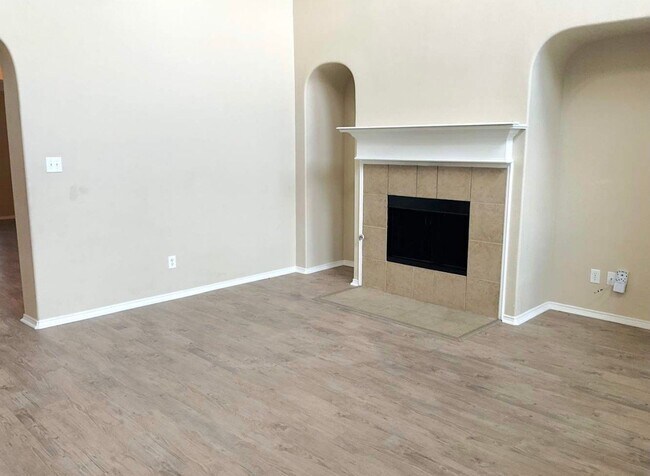 Building Photo - 2360 Merlin Dr