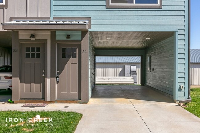 Building Photo - Beautiful Two-Bedroom Compact Cottage in S...