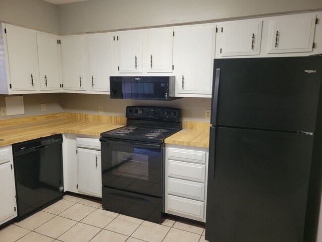 Building Photo - $1350 - 2/2/1 - Great Orange Park Location