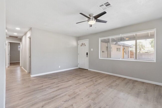 Foto del edificio - 2638 W Pierson St