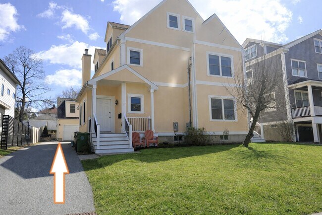 Building Photo - 32 Salisbury Rd