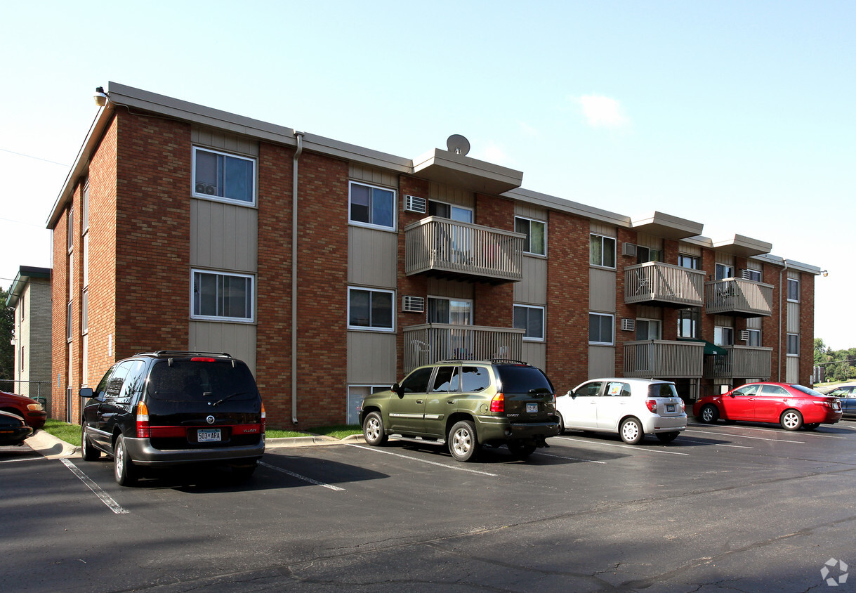 Primary Photo - Parkview Apartments