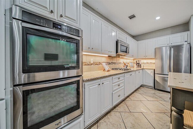 Foto del edificio - 66 Mystic Lake Cir