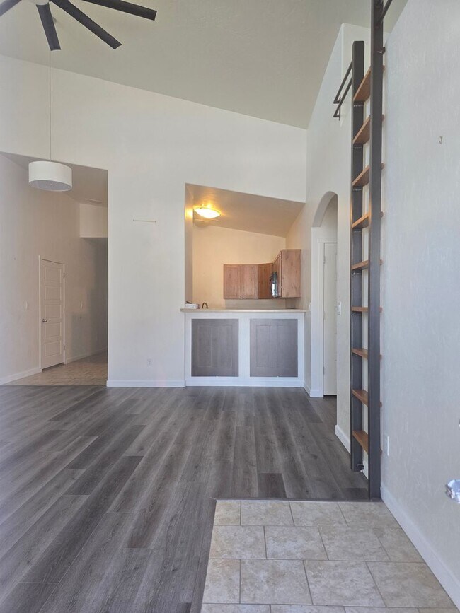 Foto del edificio - MOVE IN SPECIAL: $300 off the first full month of rent!
