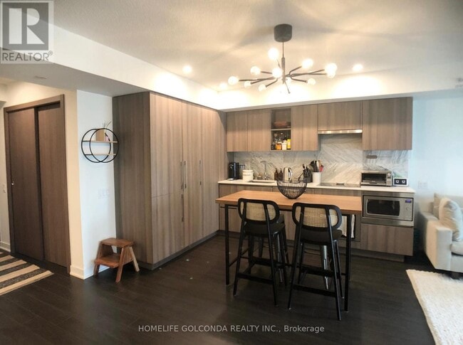 Building Photo - 19 Bathurst St