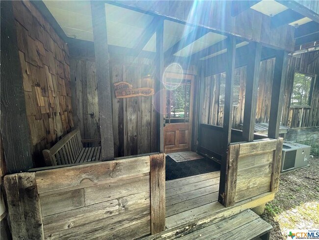 Building Photo - 135 Kuntry Ln