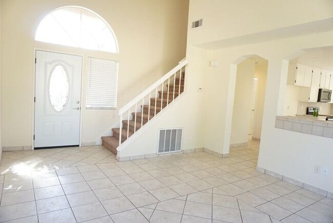 Foto del edificio - Modesto Lovely 3 Bedroom 2.5 Bath Home