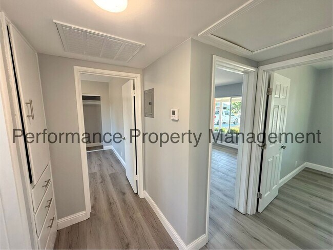 Foto del edificio - 3720 Apache Ave